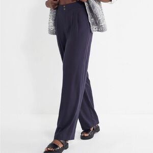 Urban Outfitters navy high waisted wide leg pleated trousers. Size 6